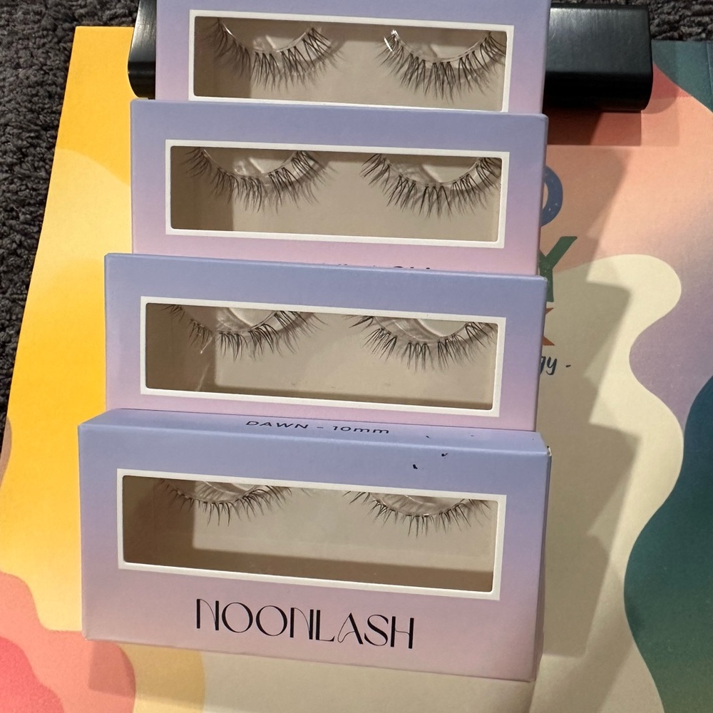 Bulk Assorted Self Adhesive Lash Clusters. - image 4